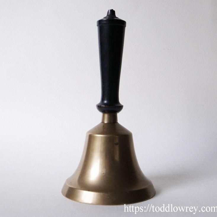 鐘の音が知らせる終わりと始まり / Antique School Bell with Wood