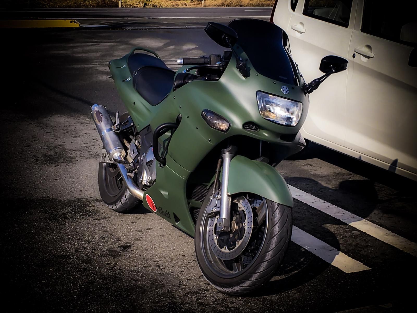 カワサキ ZZR400をアイシンクグリーンで刷毛塗り全塗装！ - 刷毛（ハケ