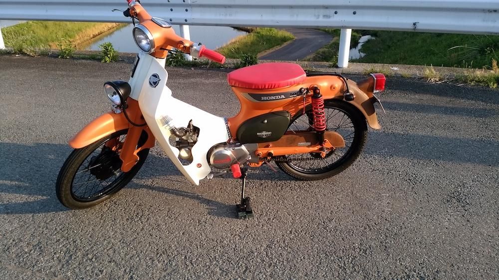 ホンダ スーパーカブをセレンゲッティオレンジで刷毛塗り全塗装