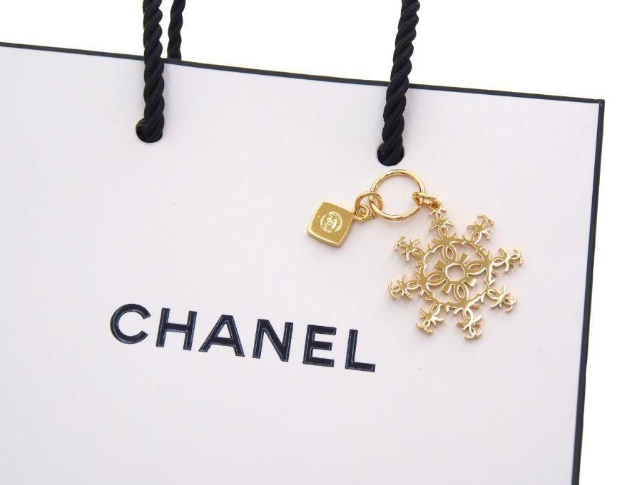 シャネル ラッピングチャーム 2024 ホリデーシーズン限定 CC 雪の結晶
