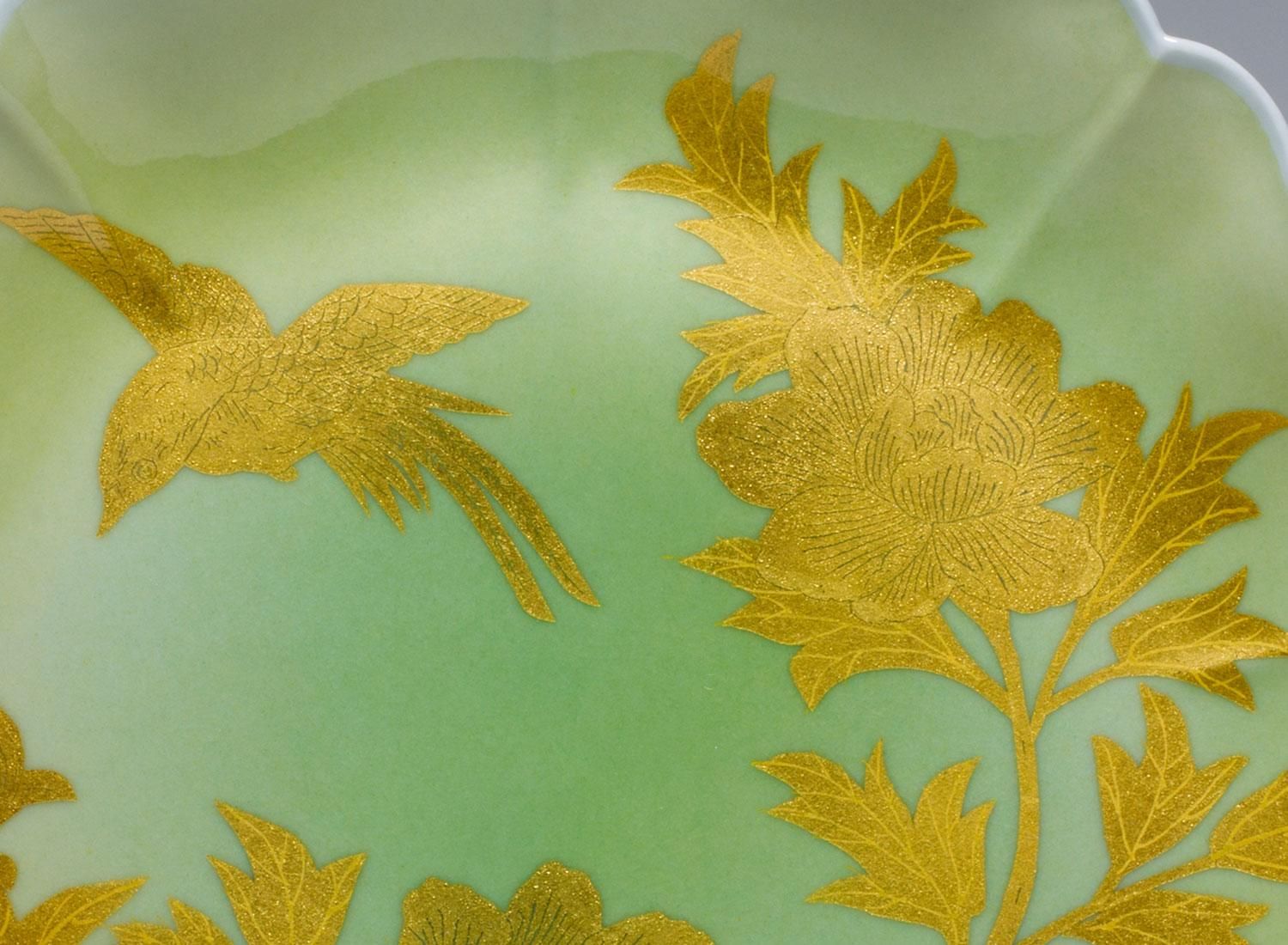 人間国宝 吉田美統作 9.5号飾皿 釉裏金彩牡丹鳥 - 九谷満月公式