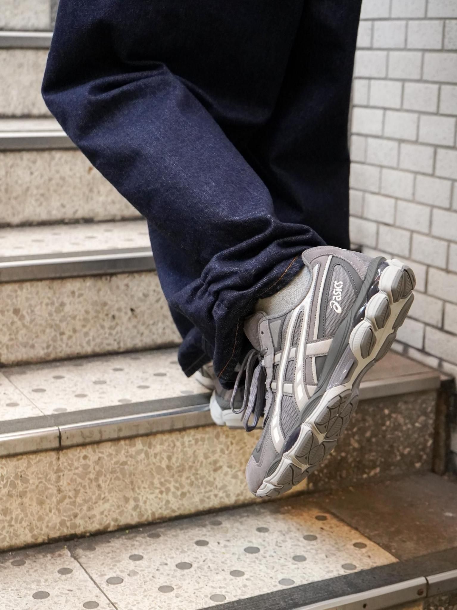 ASICS（アシックス）GEL-NYC 2055 / CARBON×CEMENT GREY 公式通販