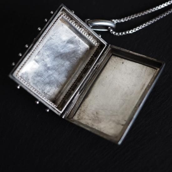 イギリス製 アンティークシルバー ヴィクトリア朝ロケットペンダント