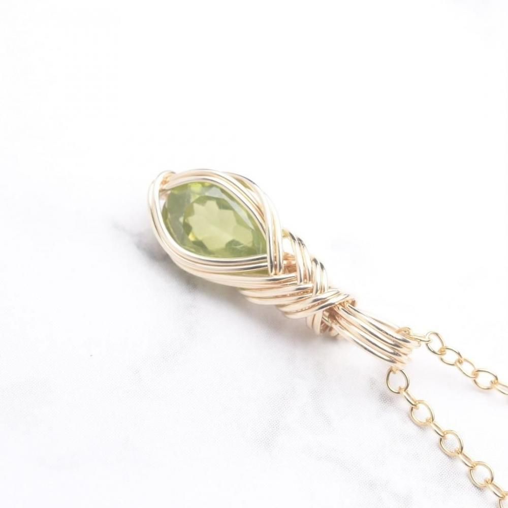 ペリドット ペンダントトップ ワイヤーラッピング ネックレス 天然石