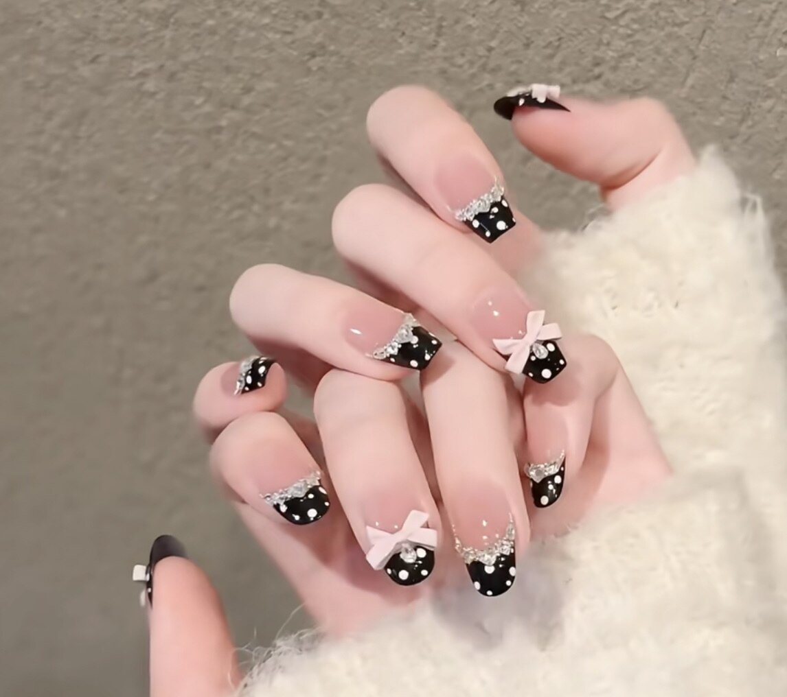 2026年春トレンド】ドットフレンチのネイルデザイン集｜人気順