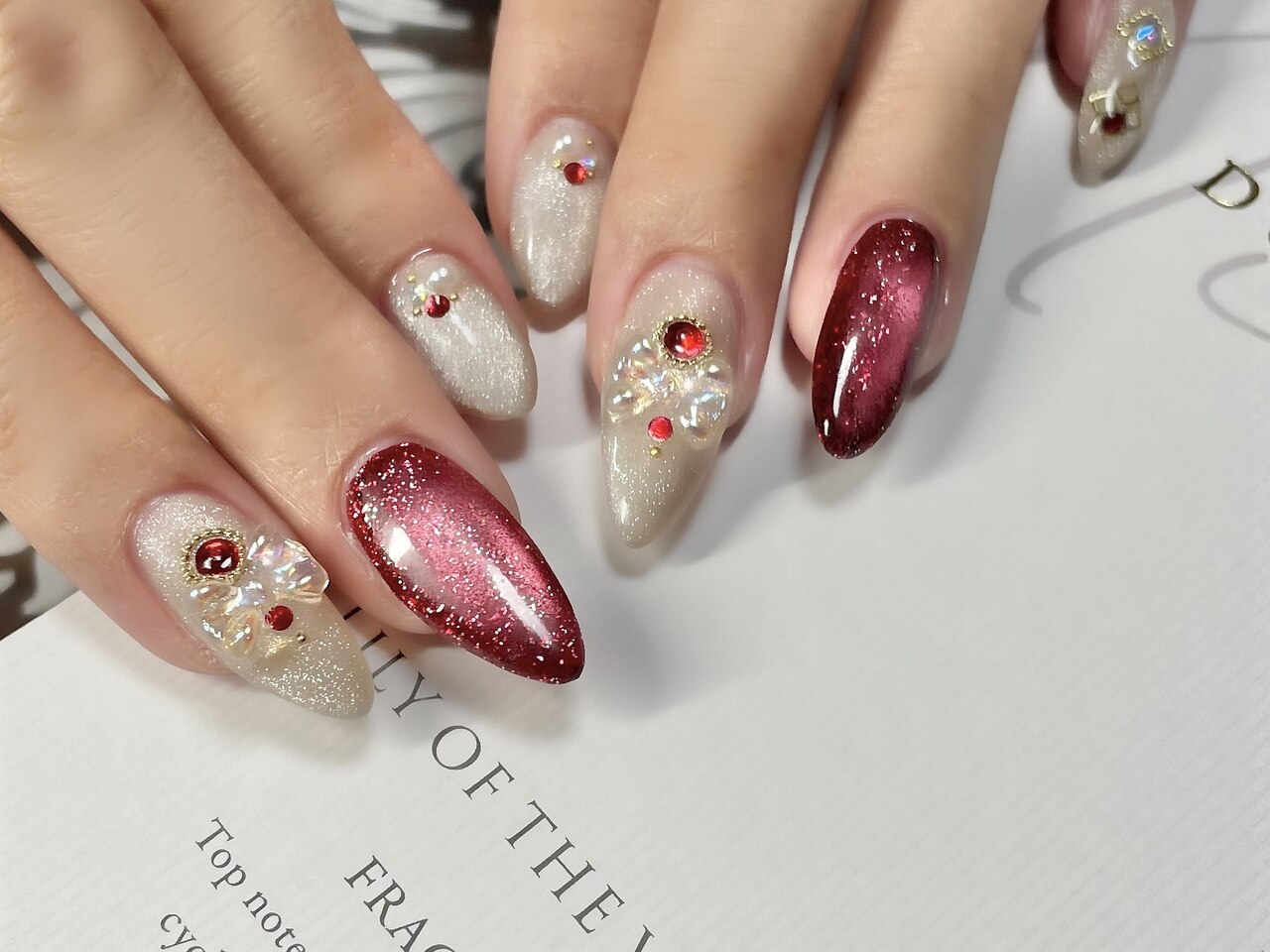 2026年冬トレンド】レッド ワンカラーのネイルデザイン集｜人気順｜7