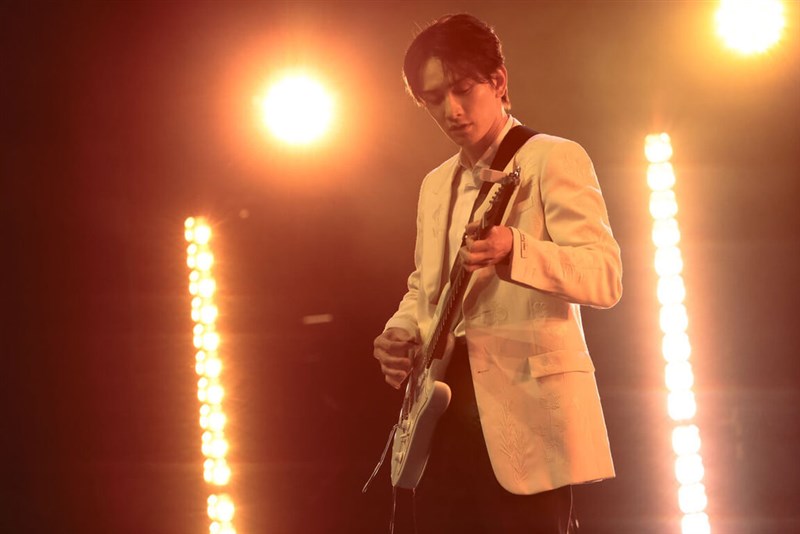 町田啓太が台北でファンミ テレサ・テンの名曲をギターで披露 1200人