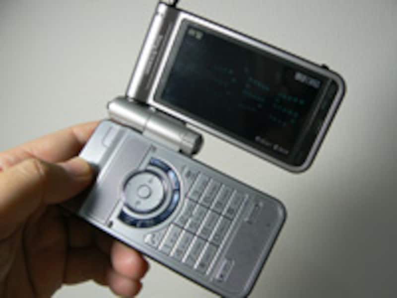 デジタルラジオ対応のau・W44S [携帯電話] All About