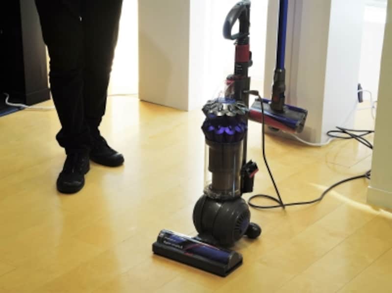 8年ぶりのアップライト型も、ダイソン2つの最新掃除機 [生活家電