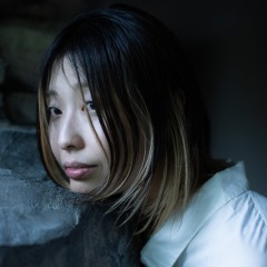 柴田聡子、くるり岸田繁や山本精一が参加した名盤『愛の休日』を