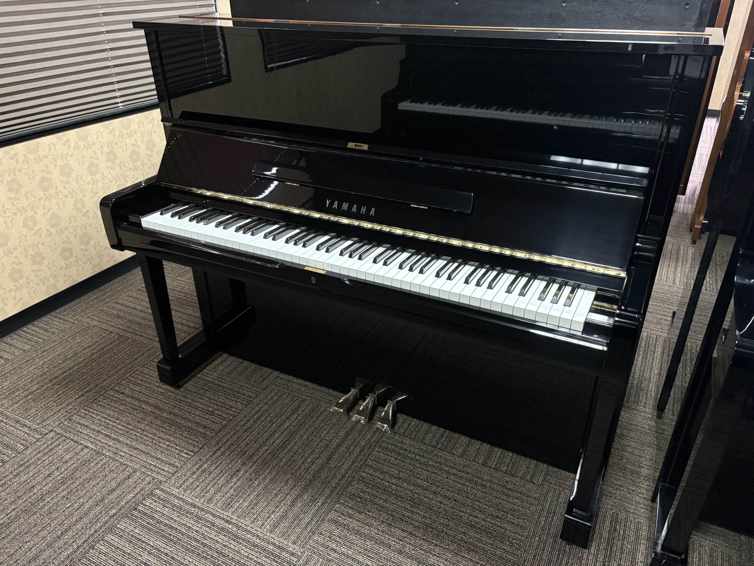 中古ピアノ】KAWAI アップライトピアノ BL-71 1019241 木目(鏡面艶出し