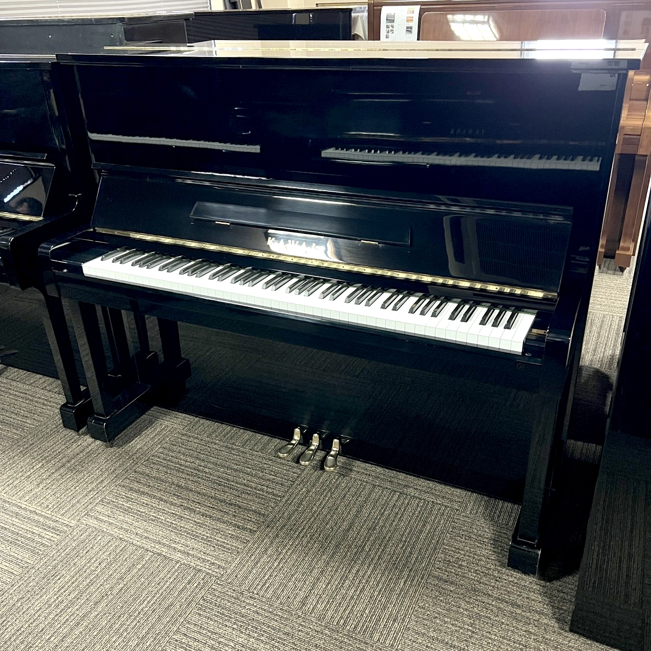 中古ピアノ】KAWAI アップライトピアノ BL-12 M929981 黒(鏡面艶出し