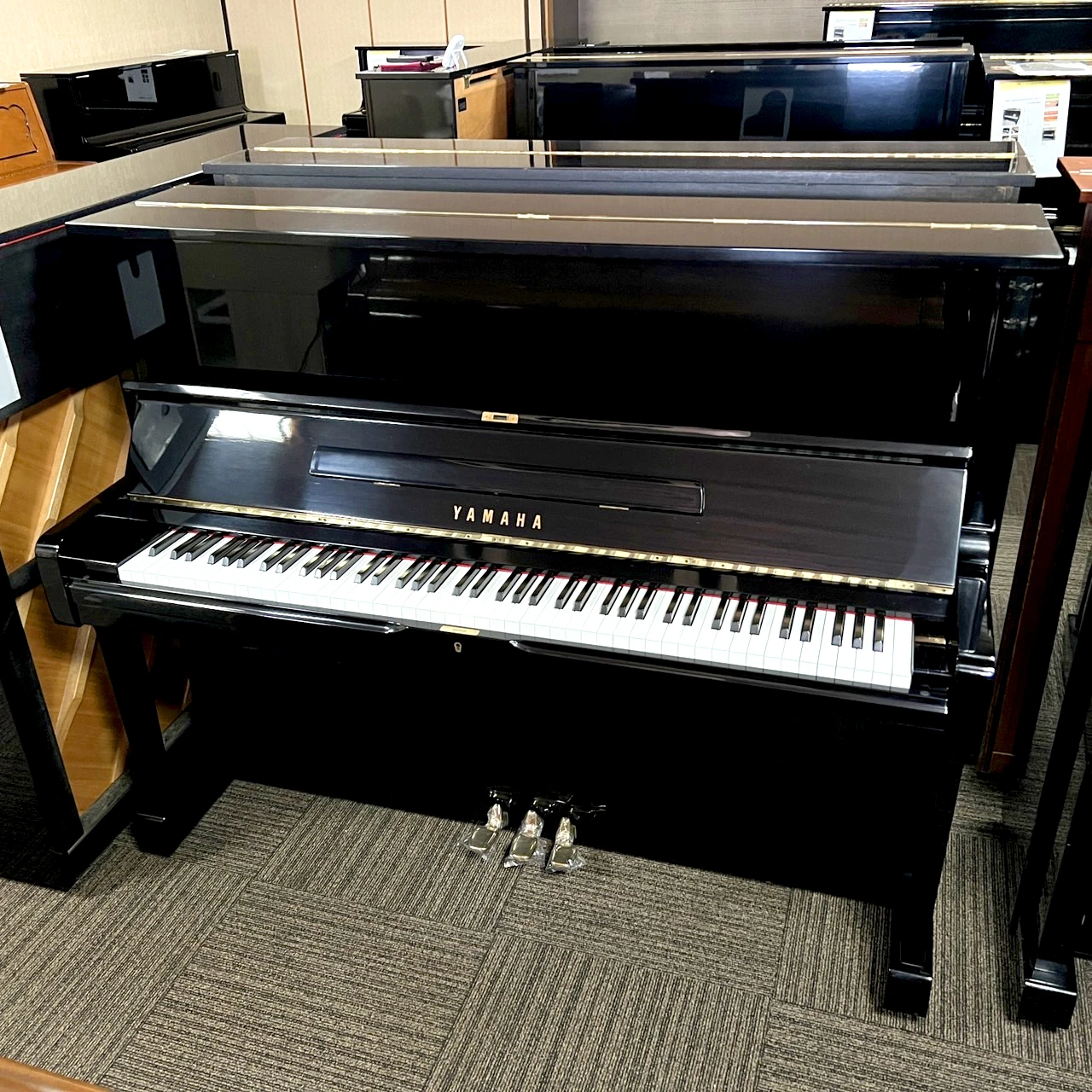 中古ピアノ】YAMAHA アップライトピアノ U1H 1942985 黒(鏡面艶出し