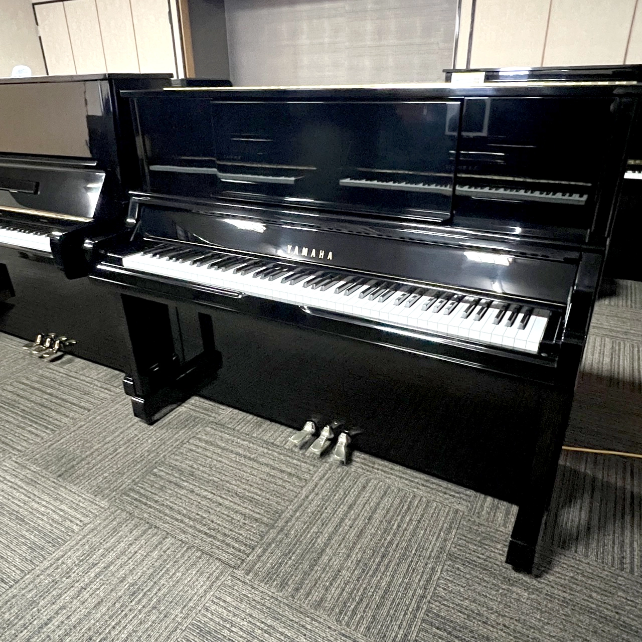 中古ピアノ】YAMAHA アップライトピアノ U1H 1555877 黒(鏡面艶出し
