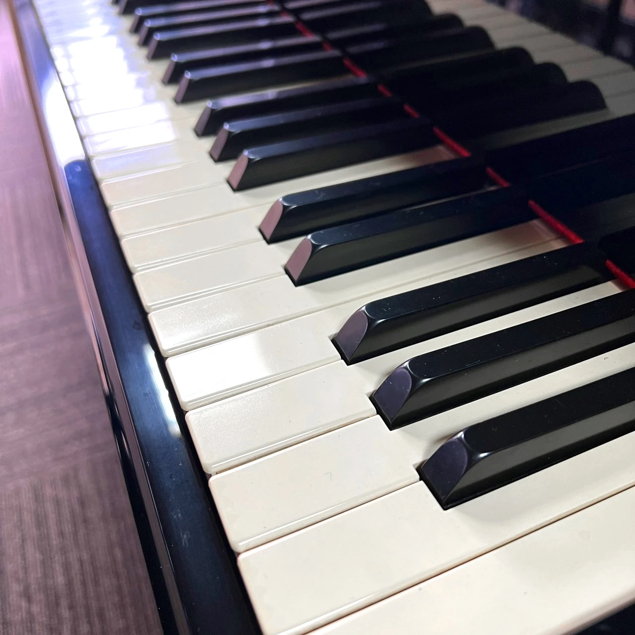 中古ピアノ】KAWAI アップライトピアノ US-5X 2024356 黒(鏡面艶出し