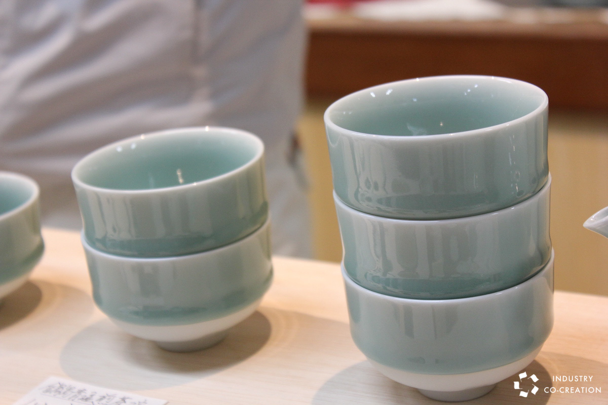 11月27日迄の掲載： ☆ 鍋島大吾作 白磁 駿馬 陶器彫刻 11月27日迄の