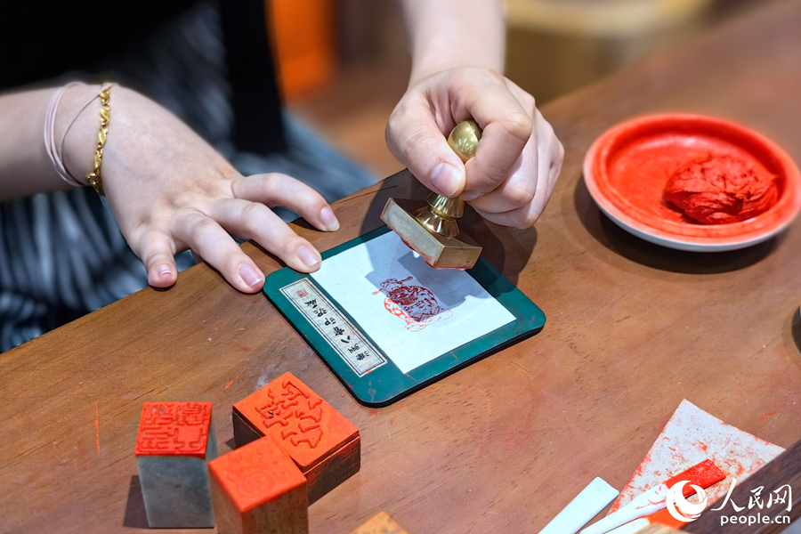 行进中国丨“御用严选”的印泥有多“奢”？-腾讯新闻