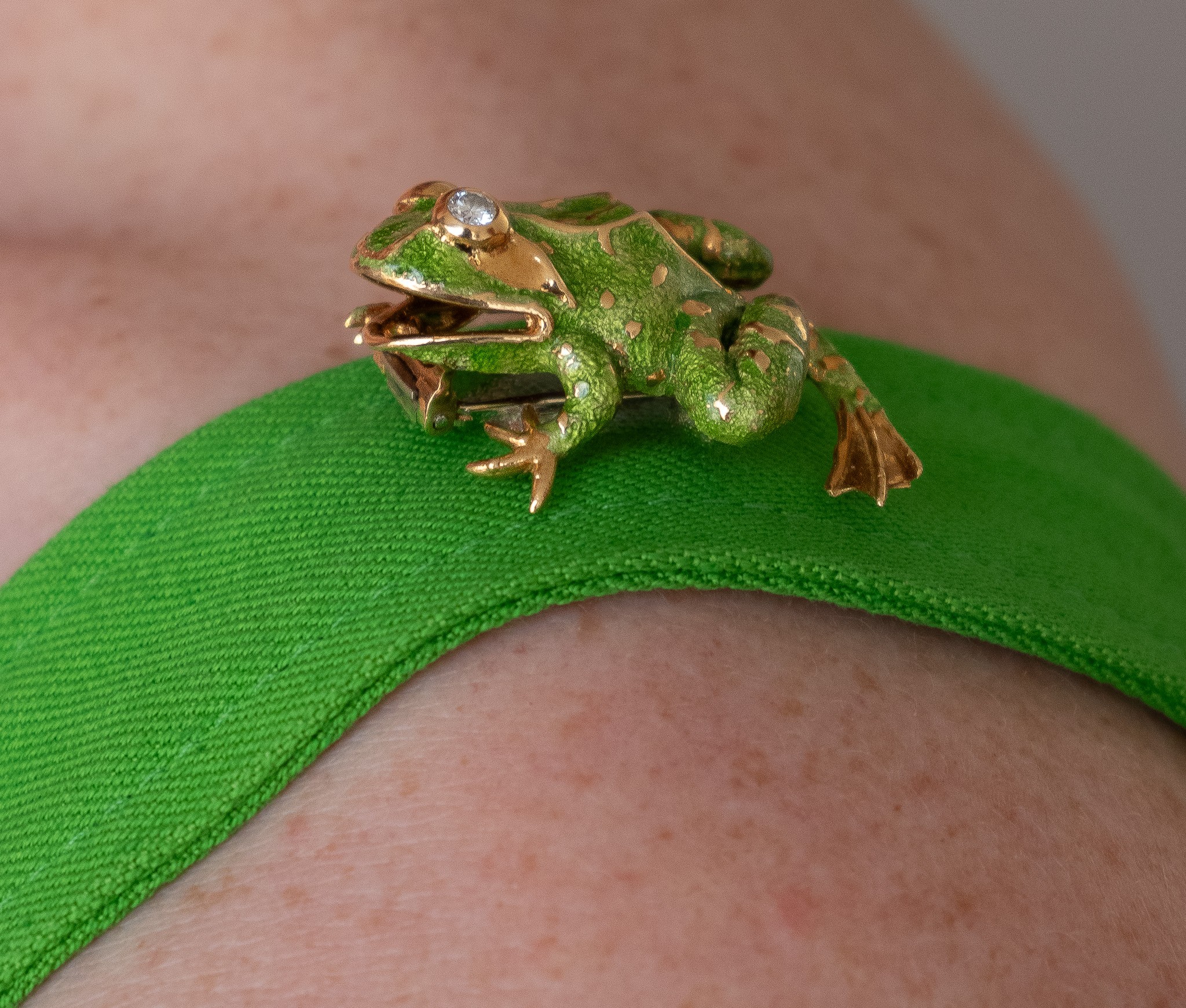 gold frog brooch with enamel and diamond - Inez Stodel