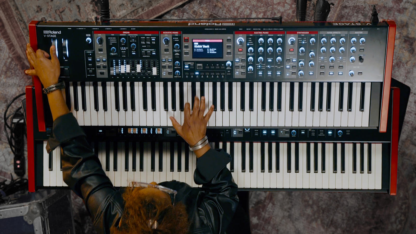 ROLAND V-STAGE 76 / 88 | 4つの専用サウンドエンジンと操作でステージ