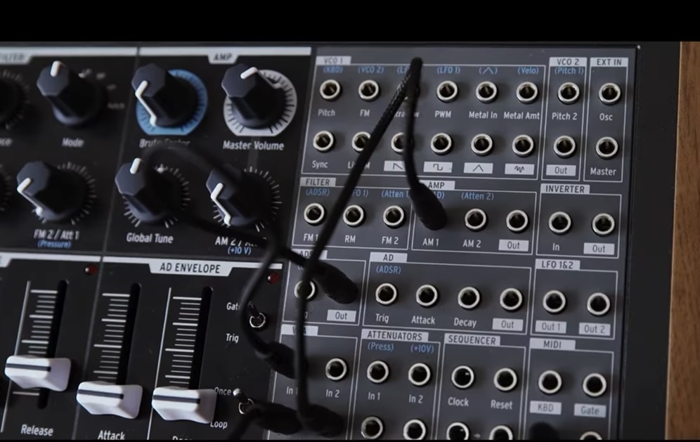 Arturia ” MiniBrute 2S ” | シーケンサー内蔵でライブ演奏できる