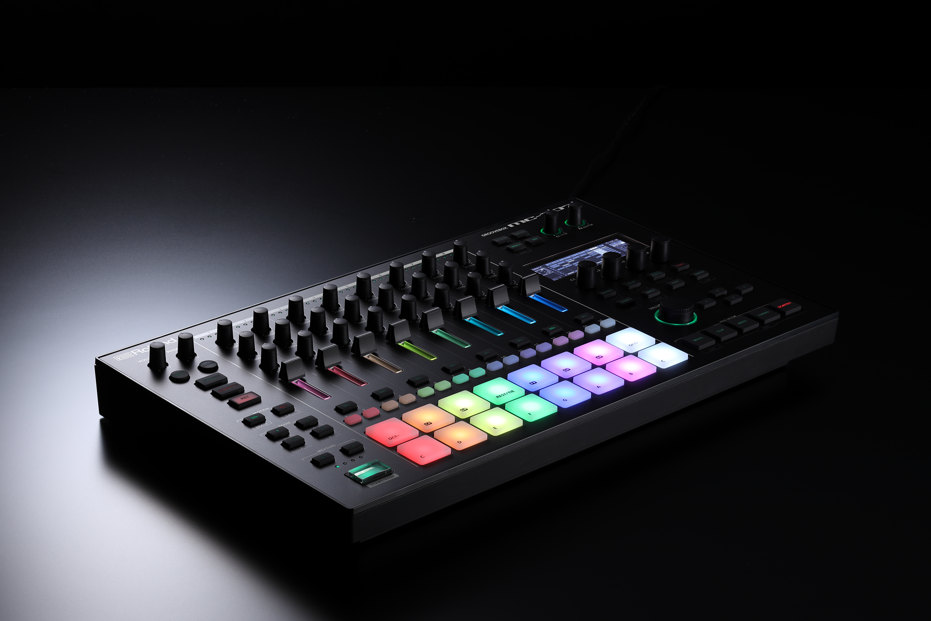 Roland GROOVEBOX MC-707 / MC-101 | 直感的操作でエレクトロニック
