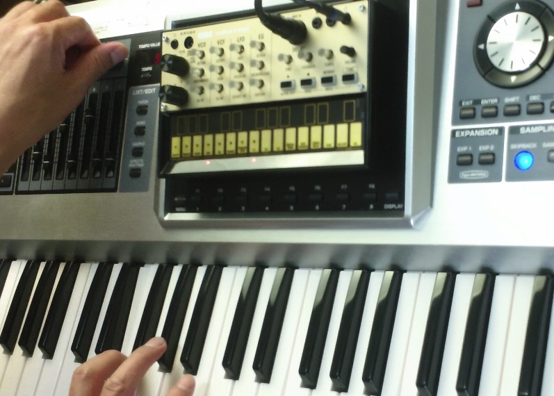 レビュー】アナログ・ループ・シンセvolca keysを試す〜クラフトワーク