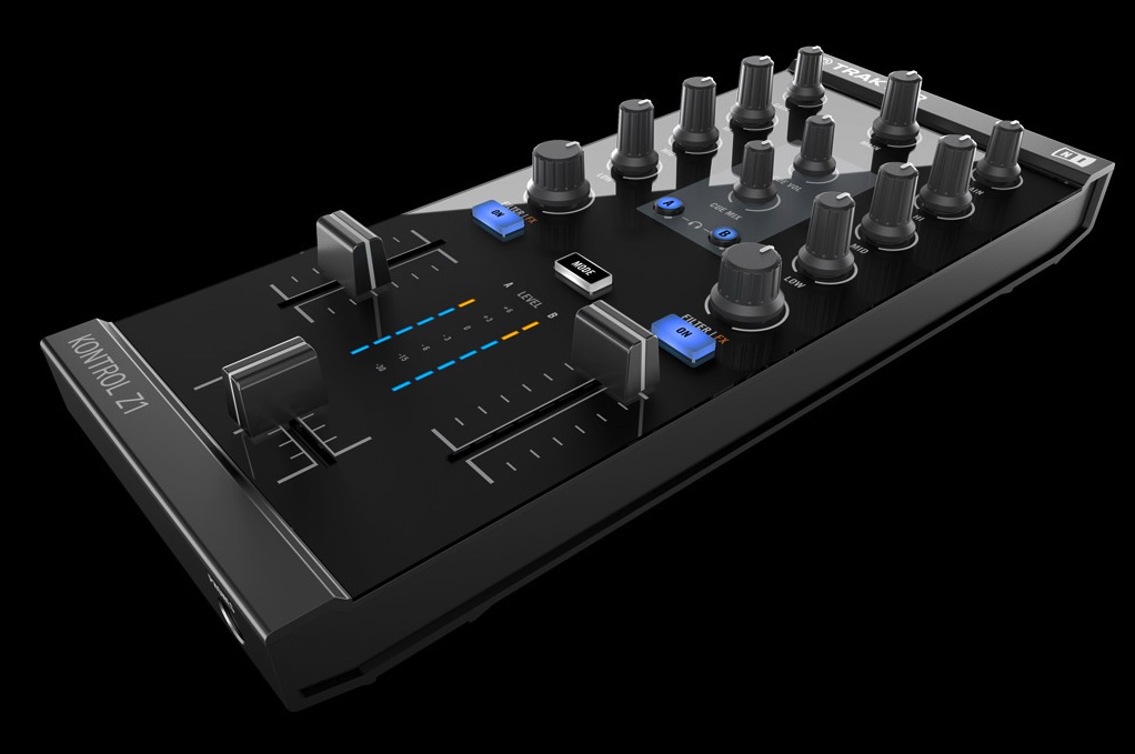 Native Instrumentsが DJミキシングインターフェース「TRAKTOR KONTROL