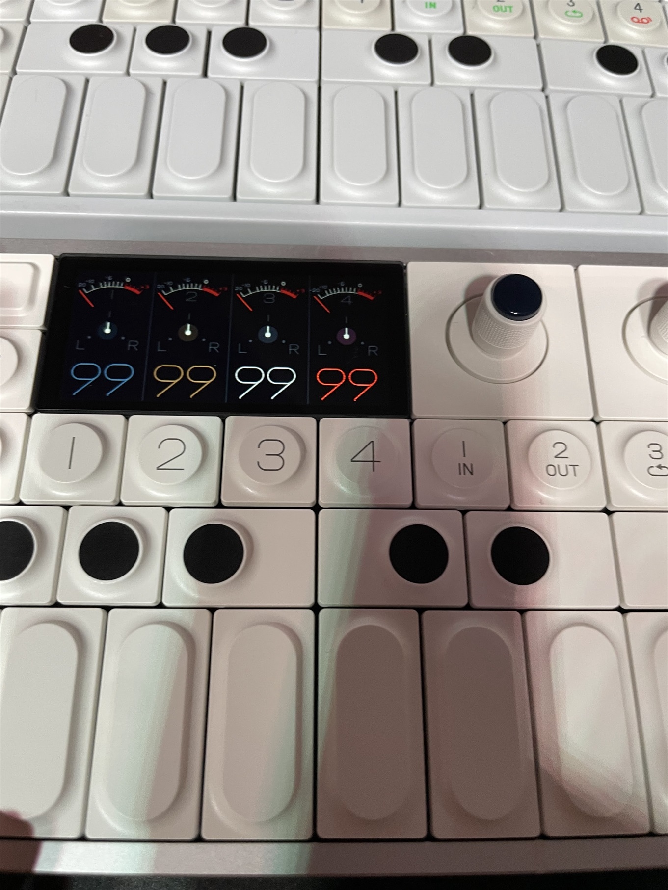 Teenage Engineering ” OP–1 field ” | 人気ガジェット「OP-1」の究極