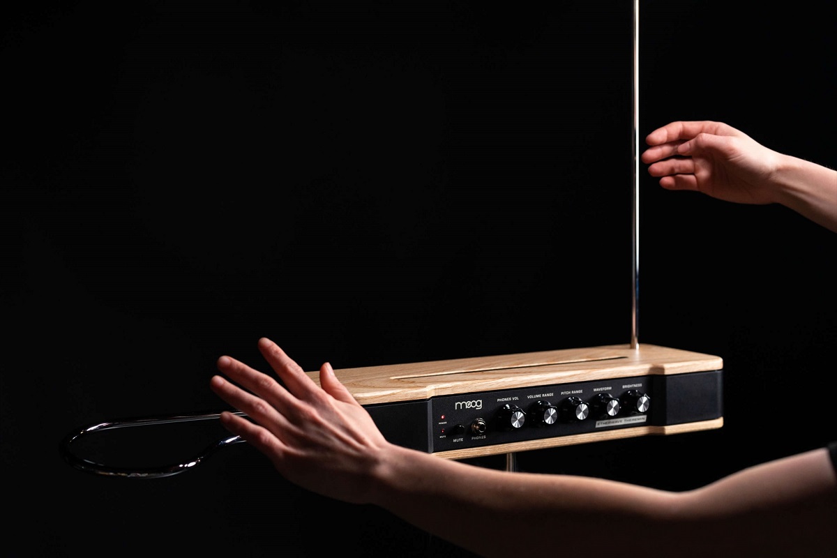 MOOG Etherwave Theremin | 世界初の電子楽器「テルミン」が