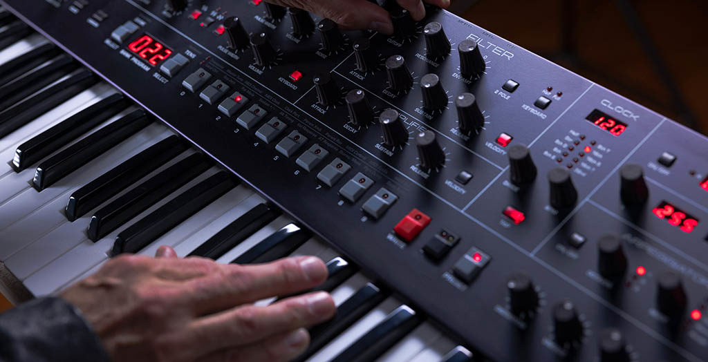 Sequential TRIGON-6 | 3VCO、ラダーフィルター搭載、アナログ6ポリ