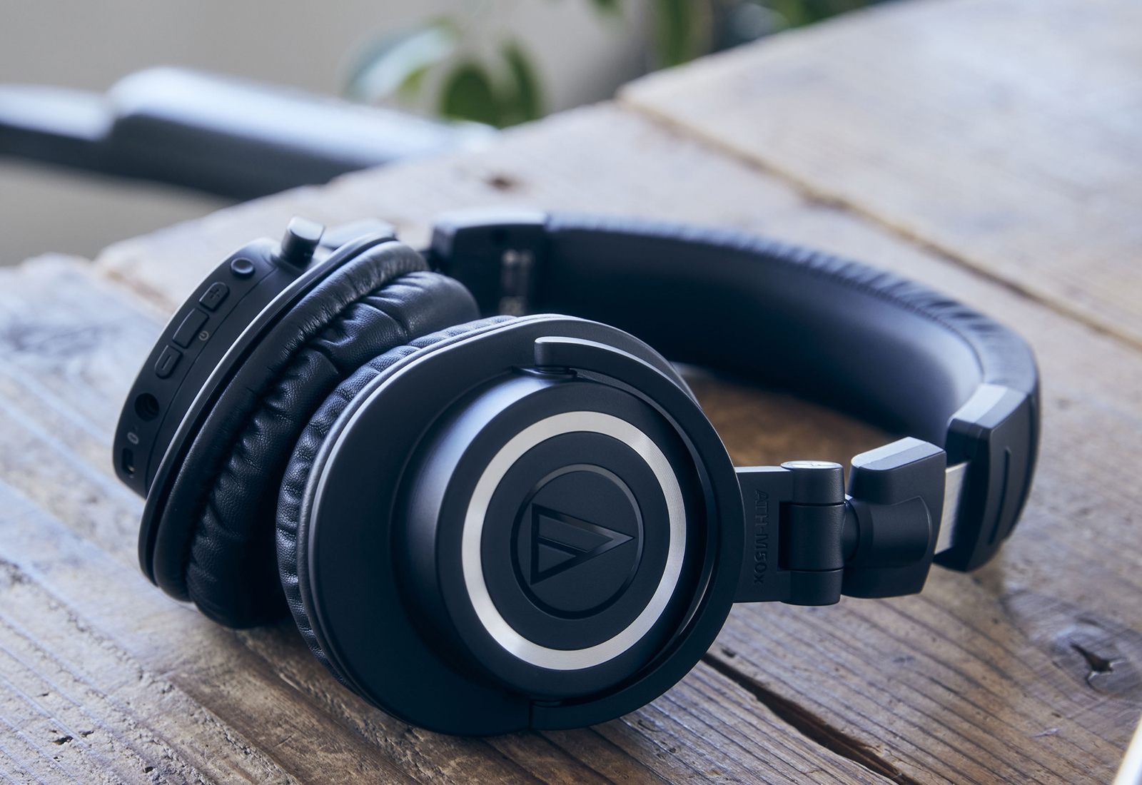 Audio-Technica ATH-M50xBT2 | 人気スタジオヘッドホンのワイヤレス