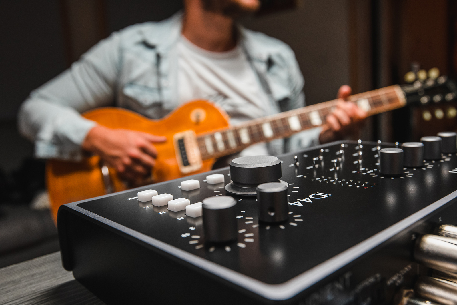 audient iD44 MKII (iD44mk2)| クラスをリードする高品位オーディオ