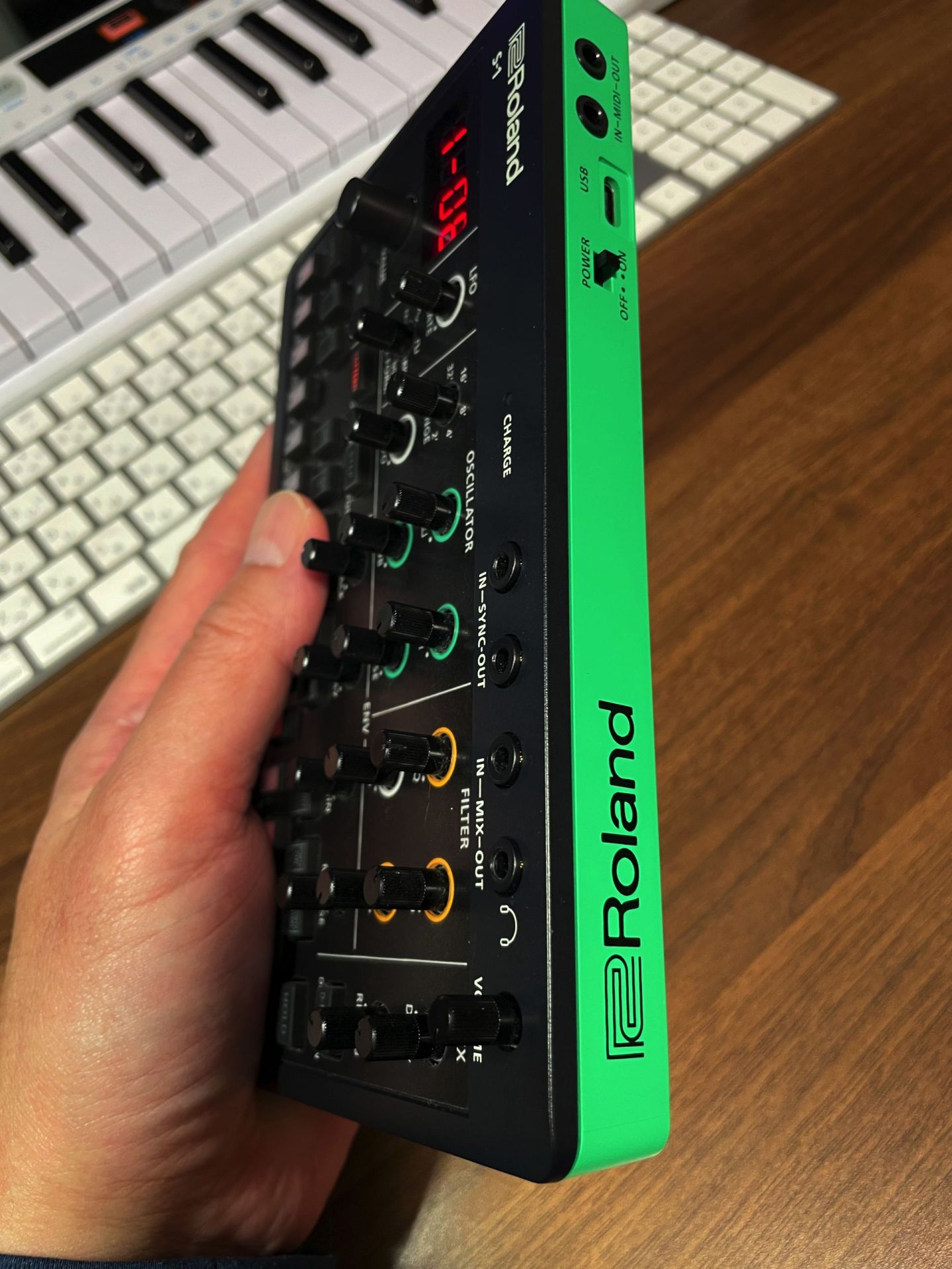 Roland S-1 | SH-101をベースとしたマイクロ・ポリフォニック・シンセ