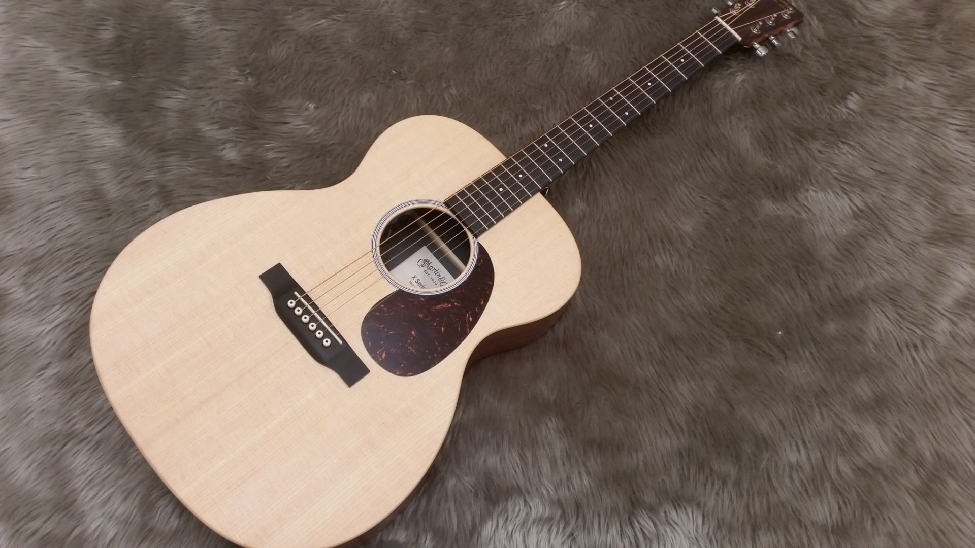 Martin】小ぶりな000X1AEが新品特価！！早い者勝ちです。｜島村楽器