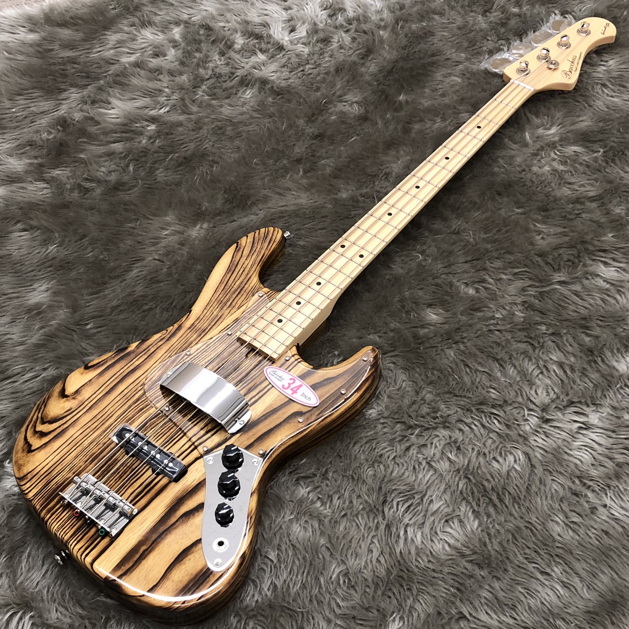 エレキベース】Bacchusの杢目が目を惹くモデルが衝撃プライスで2本入荷