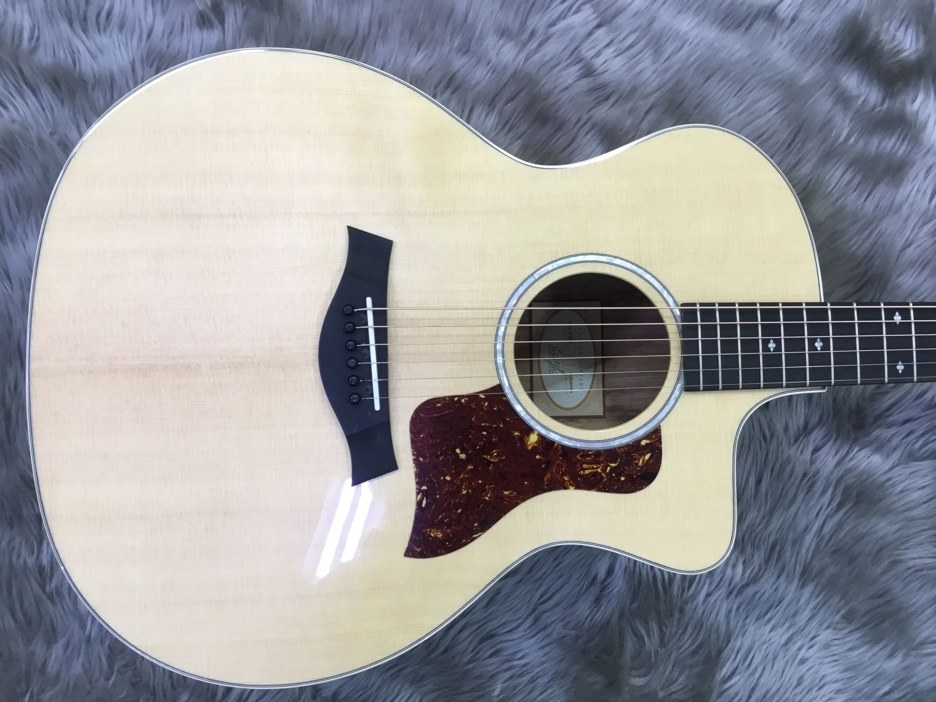 アコースティックギター】Taylorの214ce-Koa DLX ES2が入荷しました