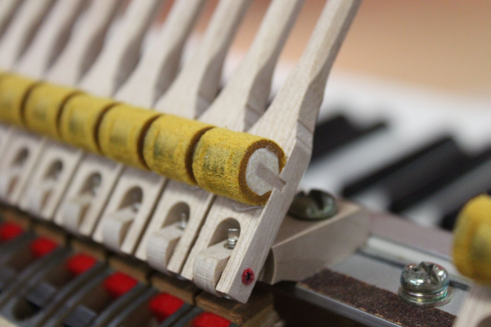 Q.「ハンマーシャンクローラー交換」とは何ですか？ - ピアノ修理