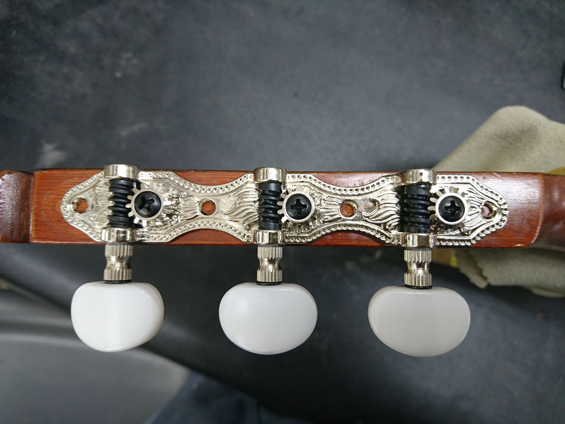 クラシックギターのペグ交換 - ギターリペアブログ｜島村楽器のリペア