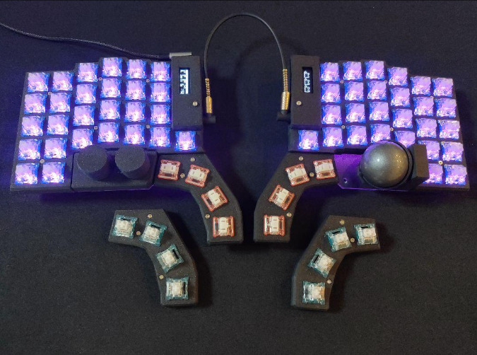 自由な操作の極致：トラックボール内蔵の分割キーボードが最高です