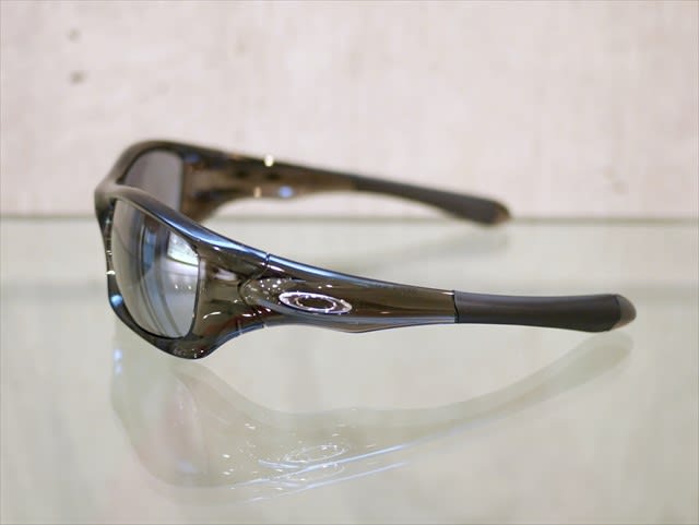OAKLEY (オークリー) から惜しまれつつも生産中止となってしまった名作