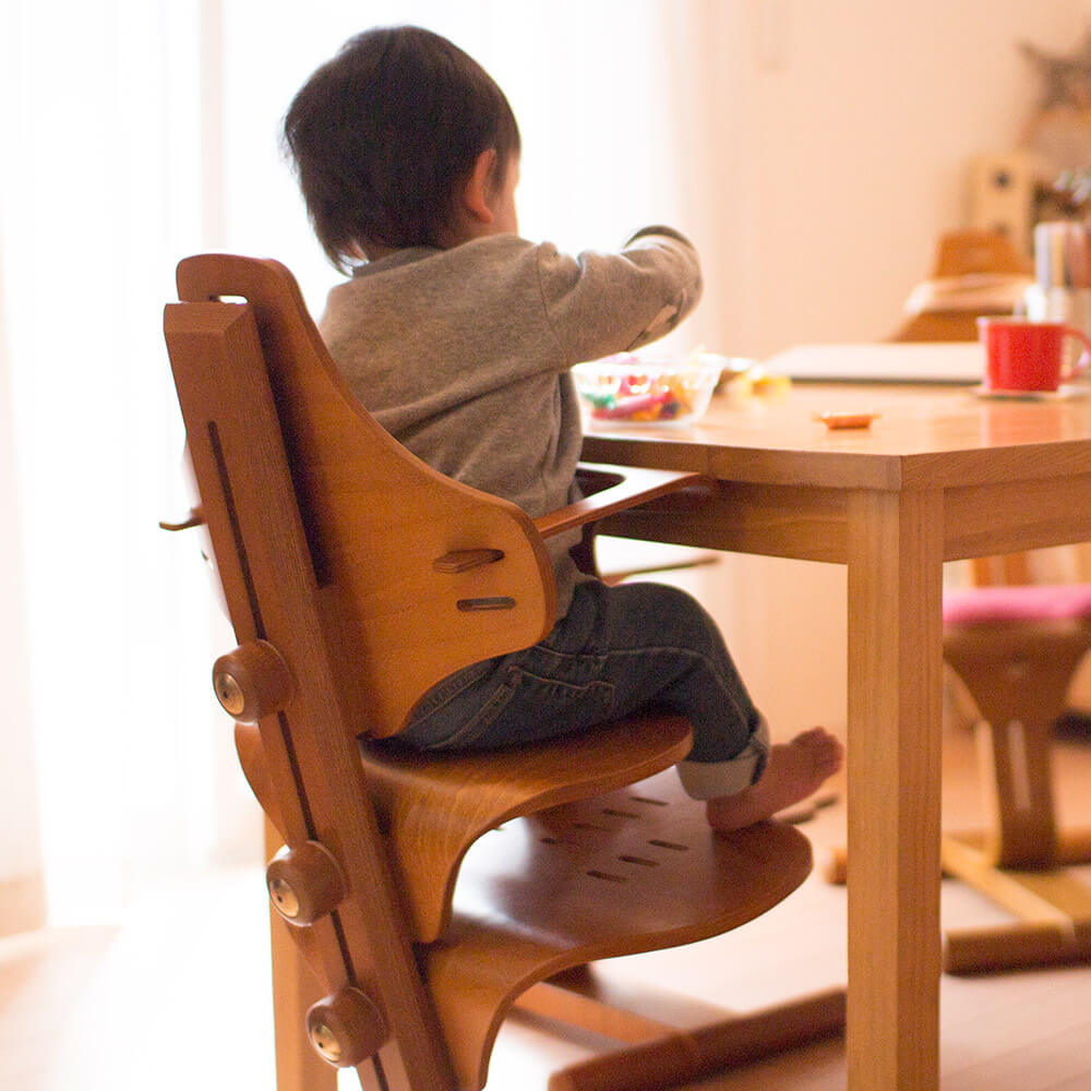 大人になってもずっと使える。北欧ノルウェーのキッズチェア「フレキ