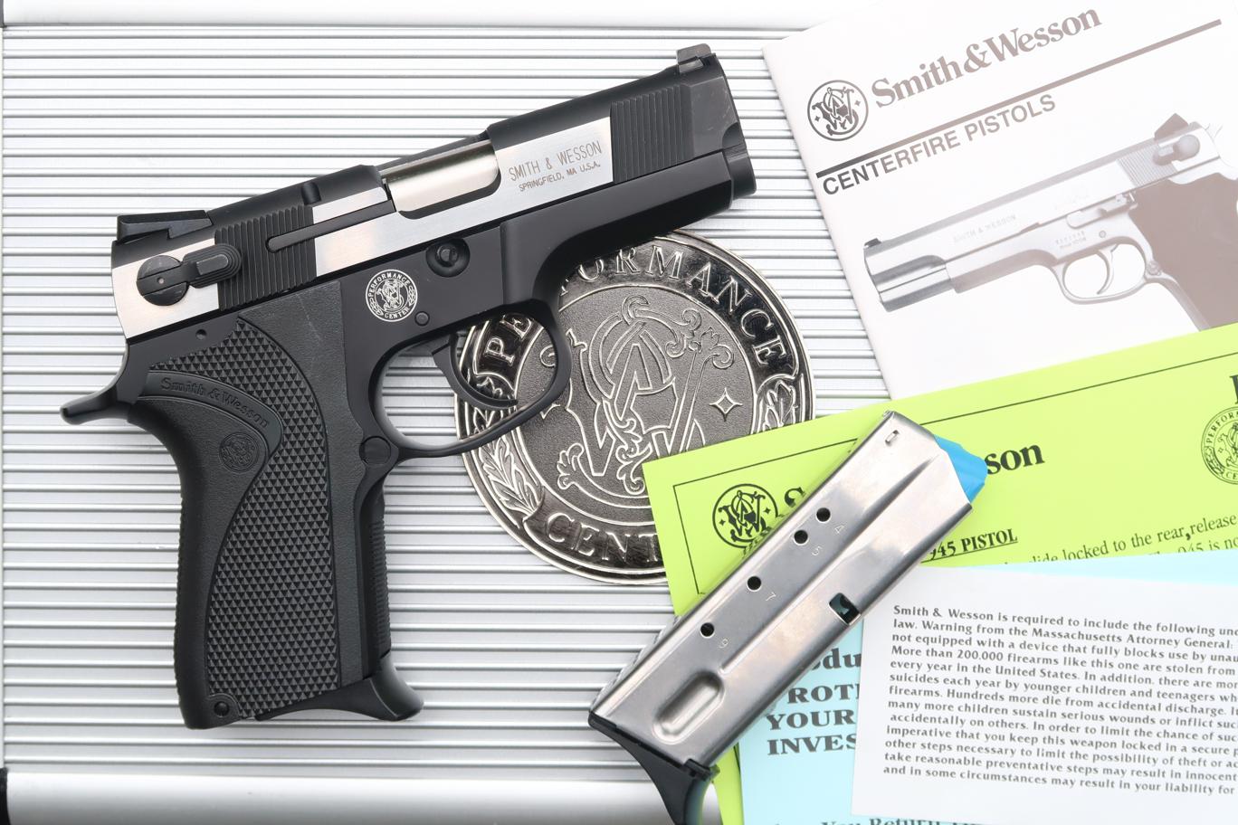 S&W, 2000 Shorty 40, DSF0031, A-1660 - Historic Investments