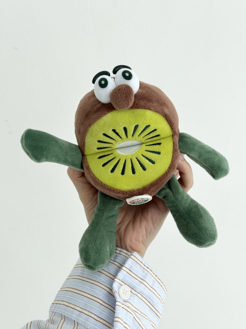 バズり確定！ゼスプリ キウイブラザーズの付録をバッグにじゃら付け