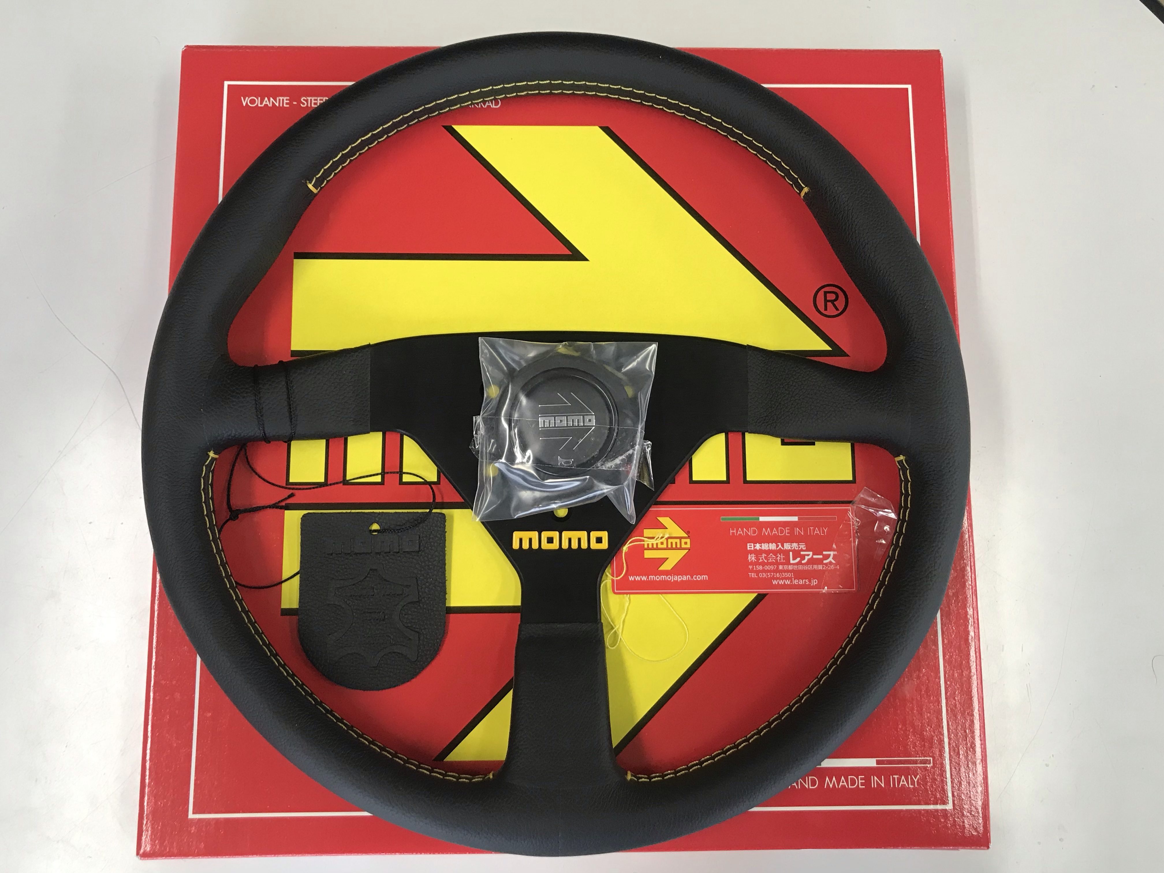 愛車ビートは本物を使って操る！(^^)v 正規輸入品MOMO製ステアリングの