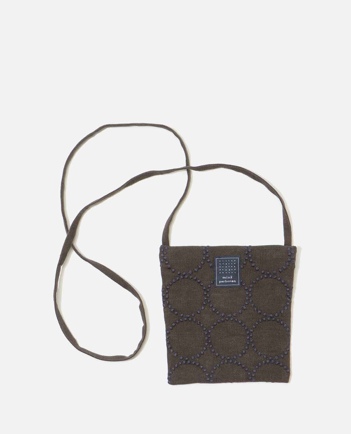 バッグ ポケットバッグ タンバリン ダークブラウン｜ミナ ペルホネン