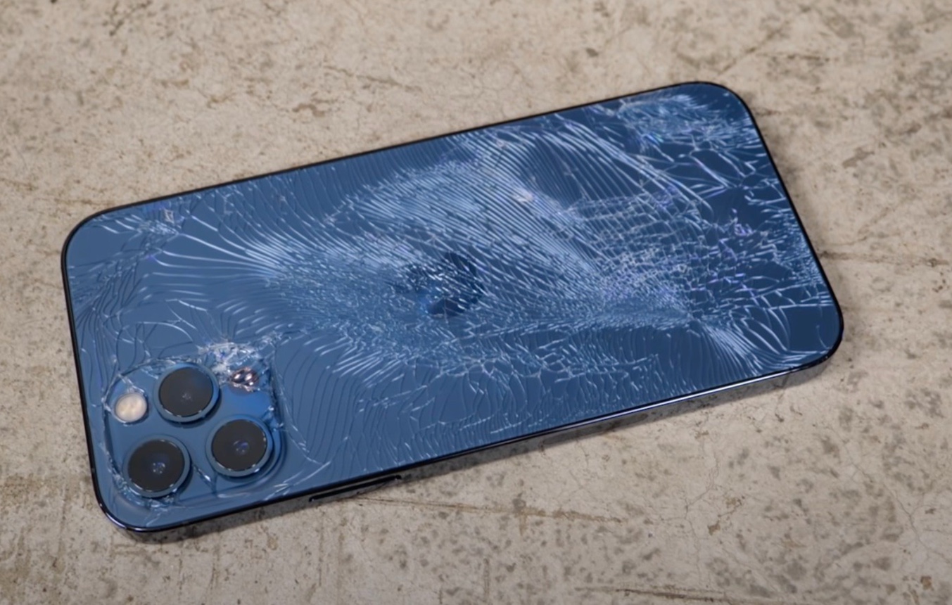 iPhone 12ブラック 背面ひび割れあり Apple iPhone 12 128GB ブラック