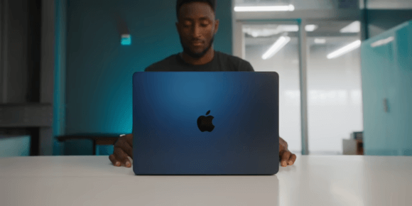 ブラウンリー氏がM2 MacBook Airをレビュー〜新色ミッドナイトの2つの