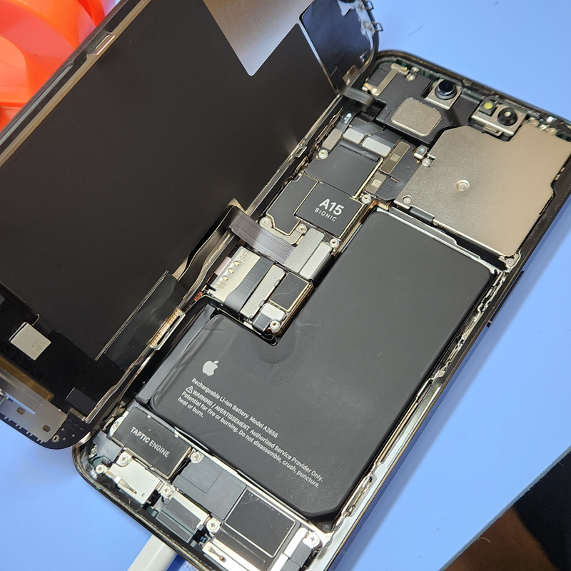 iPhone 13 Pro バッテリー交換】充電の減りが早いなと感じたら