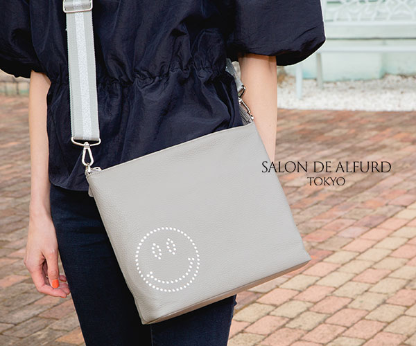 ニコちゃんマークのブランドバッグ【サロンドアルファード】「かわいい