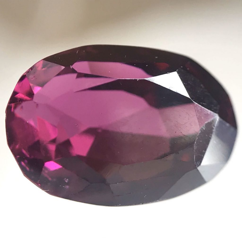 天然ロードライトガーネットブローチ 2.10ctの買取実績｜色石BANK